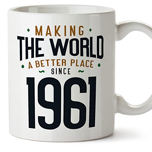 MUGFFINS Tazas 1961 Cumpleaños - En Inglés - Making the World a Better Place - 11 oz / 330 ml -...