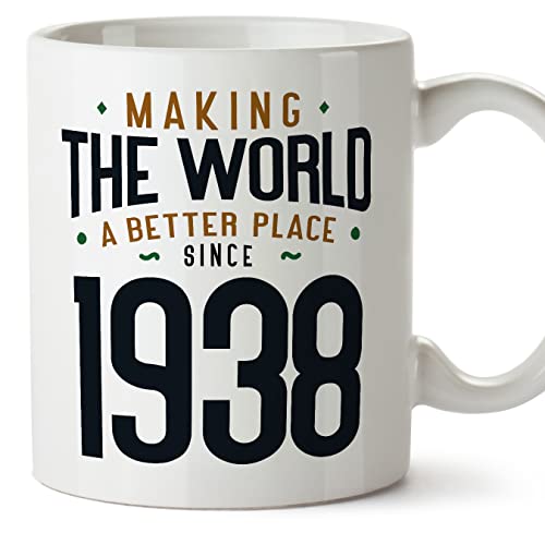 MUGFFINS Tazas 1938 Cumpleaños - En Inglés - Making the World a Better Place - 11 oz / 330 ml - Regalo original y divertido