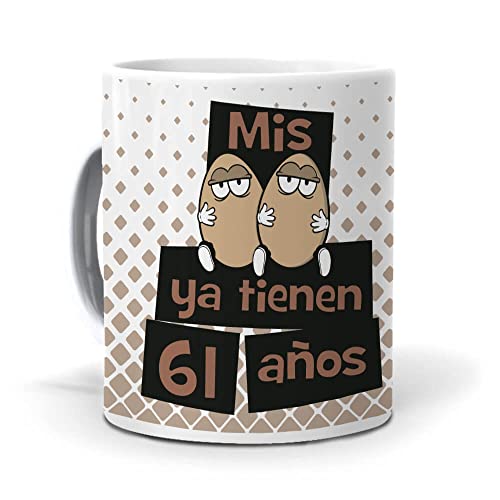 mundohuevo Taza Mis Huevos ya Tienen 61 años. Cerámica AAA - 350 ml.