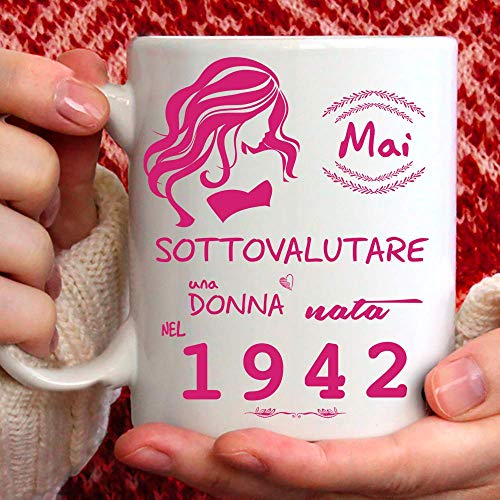 Taza 1942 cumpleaños Mujer 79 años Idea regalo Nunca subestimar una mujer nacida en 1942